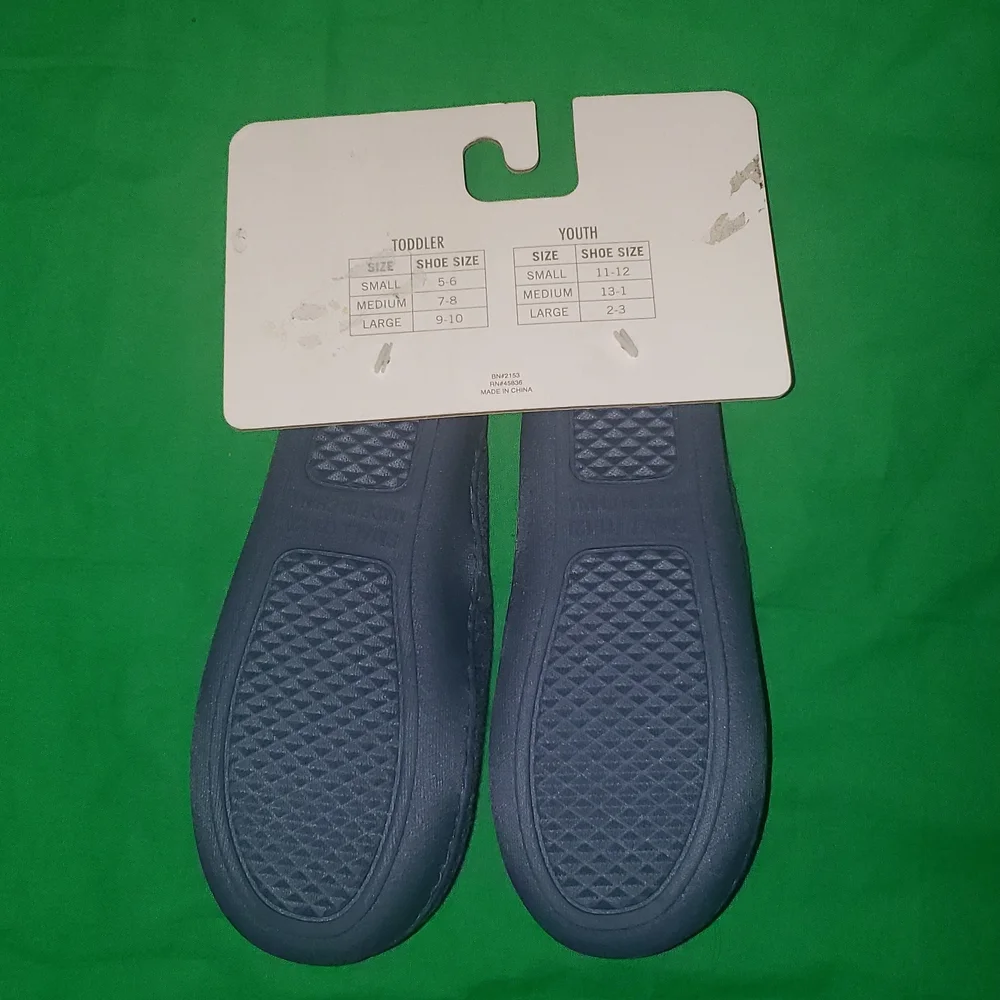 All American Kid Slippers Size Youth Small 11-12 Blue